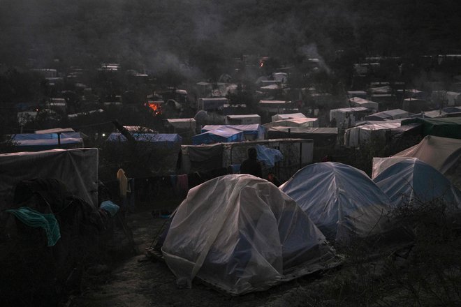 Življenjske razmere v prenatrpani Morii so nehumane. FOTO: Aris Messinis/AFP