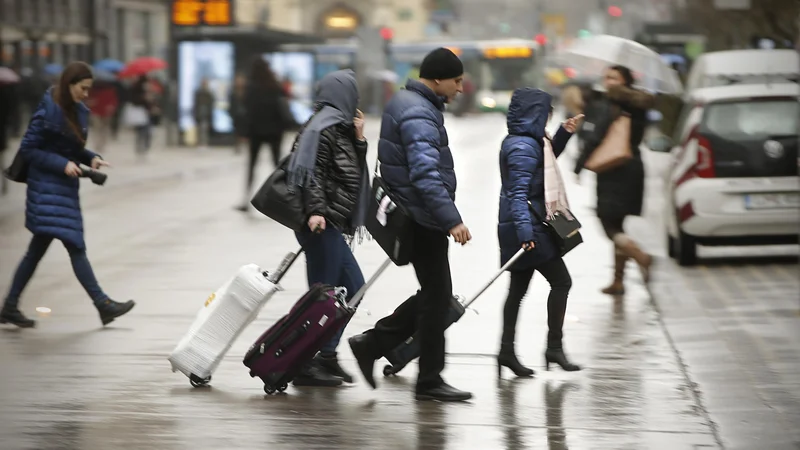 Fotografija: Turizem je lahko trajnostna gospodarska panoga samo, če temelji tako na tujem kot na domačem gostu, predvsem pa na samozavestnem in zadovoljnem gostitelju. FOTO: Jure Eržen/Delo