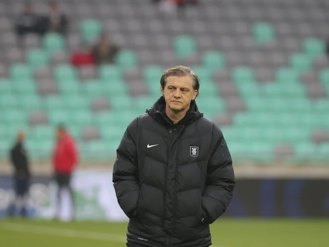 Safet Hadžić je preživel derbi v Ljudskem vrtu, a v Stožicah je prejel zaušnico kranjskega Triglava. FOTO: Jože Suhadolnik/Delo