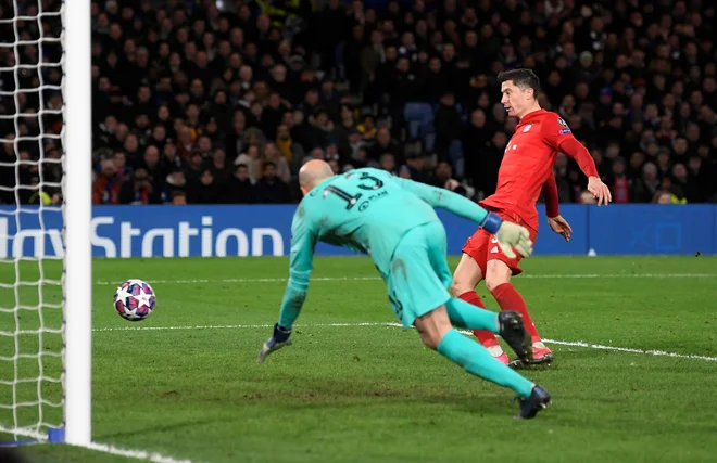 Robert Lewandowski je na Stamford Bridgeu postavil Bayernovo piko na i. FOTO: Reuters