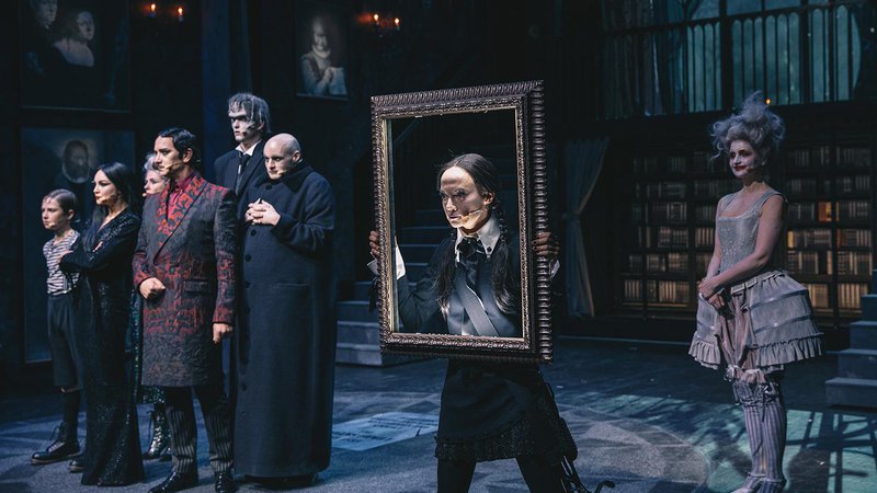 Fotografija: Uvodna predstava festivala v Celju bodo Addamsovi v režiji Aleksandra Popovskega. Foto Peter Giodani