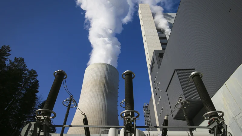 Fotografija: Iz različnih blagajn EU bodo namenjeni milijardni zneski za blažitev socialnih in gospodarskih posledic zelene preobrazbe v regijah z veliko ogljične industrije. FOTO: Jože Suhadolnik/Delo