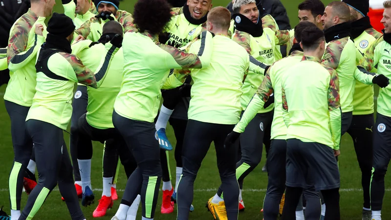 Fotografija: Nogometaši Manchester Cityja so bili na zadnjem treningu pred prvo tekmo proti madridskemu Realu bolje razpoloženi kot vodstvo kluba. FOTO: Reuters