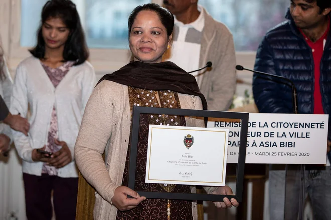 Prejšnji petek je Asia Bibi postala častna meščanka Pariza. FOTO: AFP
