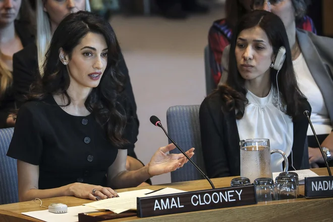 Odvetnica in aktivistka za človekove pravice Amal Clooney z Nobelovo nagrajenko Nadio Murad med zasedanjem varnostnega sveta OZN FOTO: AFP