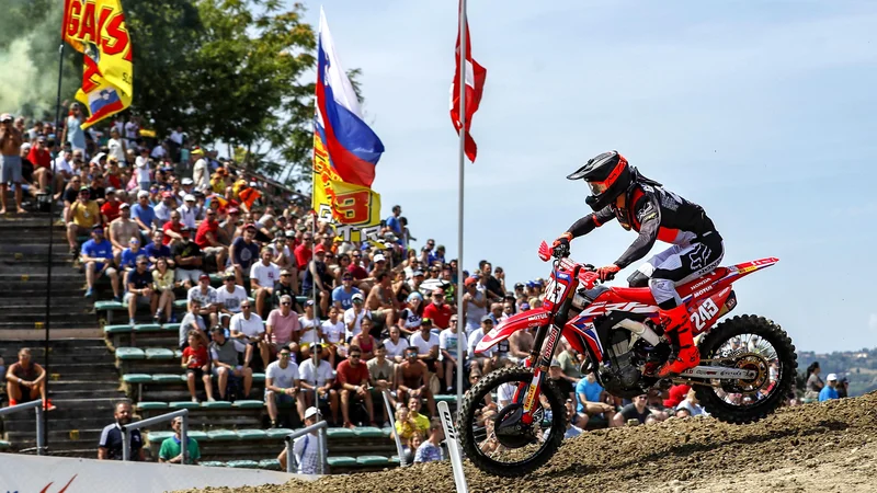 Fotografija: Tim Gajser je bil najhitrejši na obeh uradnih treningih in kvalifikacijah. Jutri bo na dirki štartni položaj izbiral prvi. FOTO: Matej Družnik/Delo