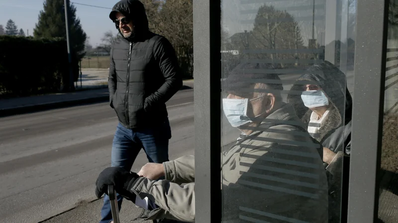 Fotografija: Za zdaj pa vemo le, da z upanjem lahko čakamo poletje. FOTO: Blaž Samec/Delo