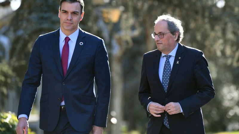 Fotografija: Včeraj sta se v prestolnici sestala katalonski predsednik Quim Torra in španski premier Pedro Sánchez. Foto: AFP