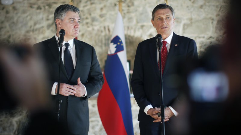 Fotografija: Prvo srečanje slovenskega predsednika Boruta Pahorja s hrvaškim kolegom Zoranom Milanovićem. FOTO: Jure Eržen/Delo