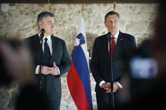 Prvo srečanje slovenskega predsednika Boruta Pahorja s hrvaškim kolegom Zoranom Milanovićem. FOTO: Jure Eržen/Delo