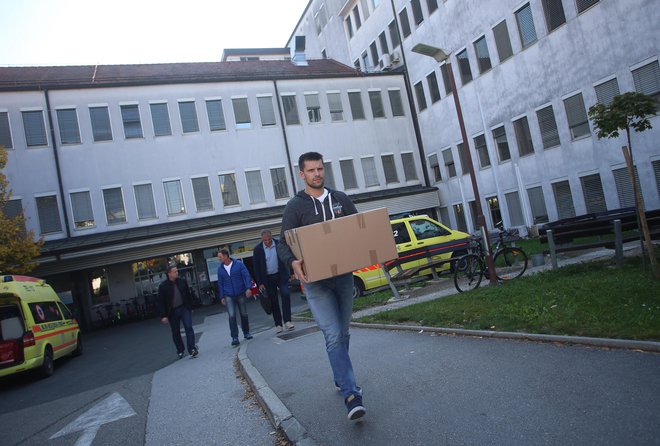 Kriminalistične preiskave v UKC Maribor oktobra predlani. FOTO: Tadej Regent/Delo