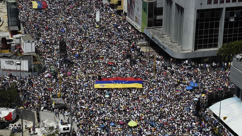 Fotografija: Venezuelska opozicija napoveduje, da se bodo množični protesti še stopnjevali. Foto: AFP