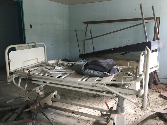 Eno izmed nadstropij pediatrične bolnišnice José Manuel de los Ríos spominja na razpadajoče in dotrajano odlagališče kosovnega materiala. Foto: Gašper Završnik