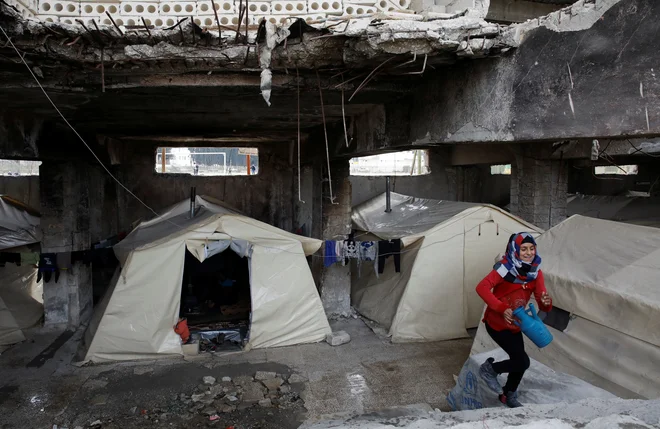 V pribežališčih za razseljene osebe v Idlibu so življenjski pogoji zelo slabi. FOTO: Umit Bektas/Reuters