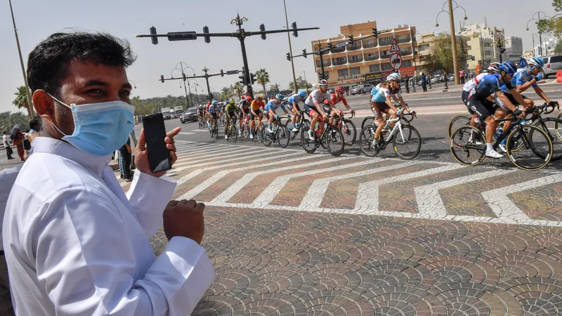 Fotografija: Zaradi koronavirusa so odpovedali Dirko po Emiratih. FOTO: Giuseppe Cacace/AFP