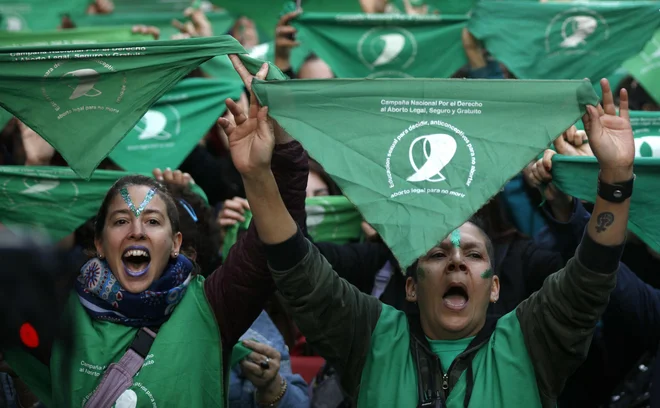 Latinskoameriški feministi vztrajajo v boju za pravice žensk. FOTO: Emiliano Lasalvia/AFP