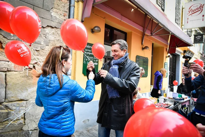 Le korak je od kavča do pohoda z rdečimi baloni ... Foto Marko Pigac/mp Produkcija