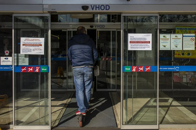 UKC v Ljubljani je v pripravljenosti na prihod koronavirusa. FOTO: Voranc Vogel/Delo