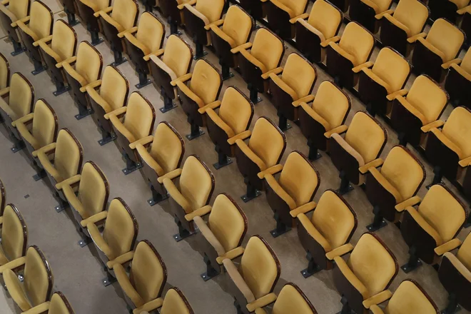 Ko je najverjetnejši bodoči premier zadnje tedne zrl v seznam ministrstev, kombiniral in se ukvarjal s kvadraturo kroga, ga je ob ministrstvu za kulturo gotovo stisnilo v želodcu. FOTO: Leon Vidic/Delo