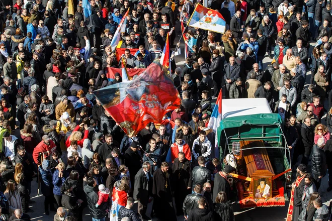 Včerajšnji shod je vodil metropolit ukrajinske pravoslavne cerkve Onufrija skupaj s cerkvenimi dostojanstveniki iz Črne gore. FOTO: Reuters