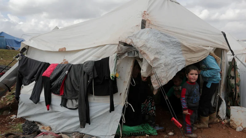 Fotografija: V Idlibu je približno milijon razseljenih oseb. V provinci vlada velika humanitarna kriza. FOTO: Khalil Ashawi/Reuters