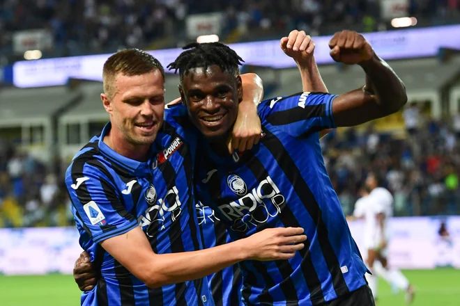 Duvan Zapata (desno) se lahko za dva dosežena gola (od svojih treh) zahvali odličnemu Josipu Iličiću. FOTO: AFP