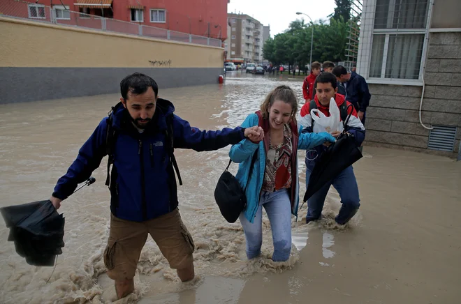 Lansko jesen so poplave hromile življenje v Španiji. Foto Reuters