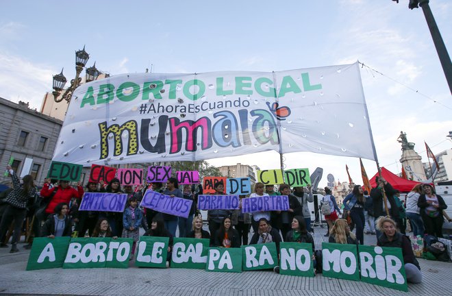Shod za legalizacijo abortusa v Buenos Airesu. FOTO: Agustin Marcarian/Reuters