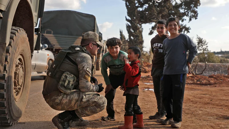 Fotografija: Razmere na turško-grški meji so znamenje padca struktur. FOTO: Aaref Watad/Afp