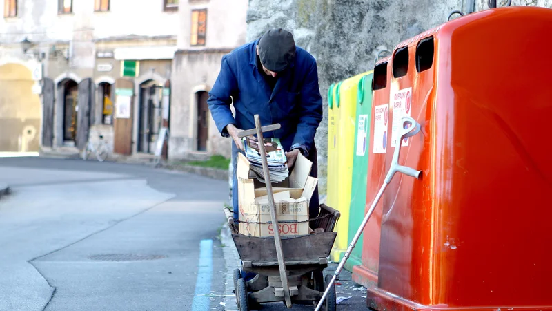 Fotografija: Zpiz je lansko leto sklenil z izravnavanimi prihodki in odhodki v višini 5,5 milijarde evrov. FOTO: Roman Šipić/ Delo