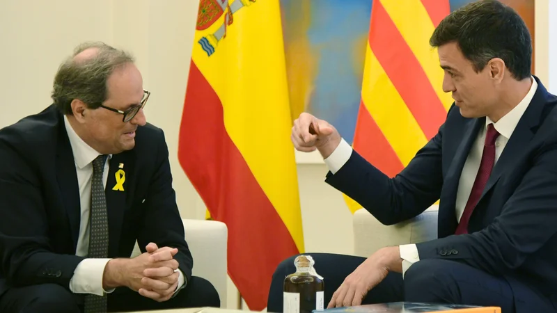 Fotografija: Quim Torra (levo) in Pedro Sanchez julija v Madridu FOTO: AFP