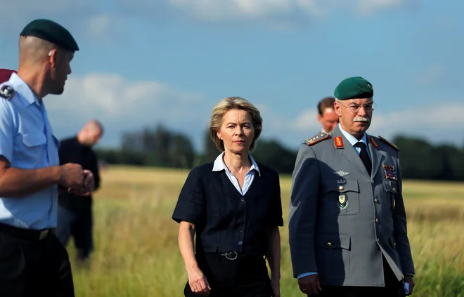 Političarka iz nemške CDU Ursula von der Leyen je od leta 2005 v različnih vladah kanclerke Angele Merkel. Po izobrazbi je zdravnica, je mati sedmih otrok. FOTO: Leon Kuegeler/Reuters