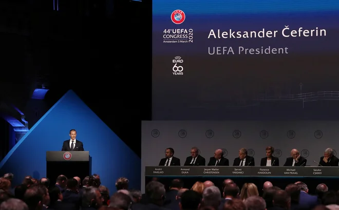 Kongres Uefe v Amsterdamu. FOTO: Reuters