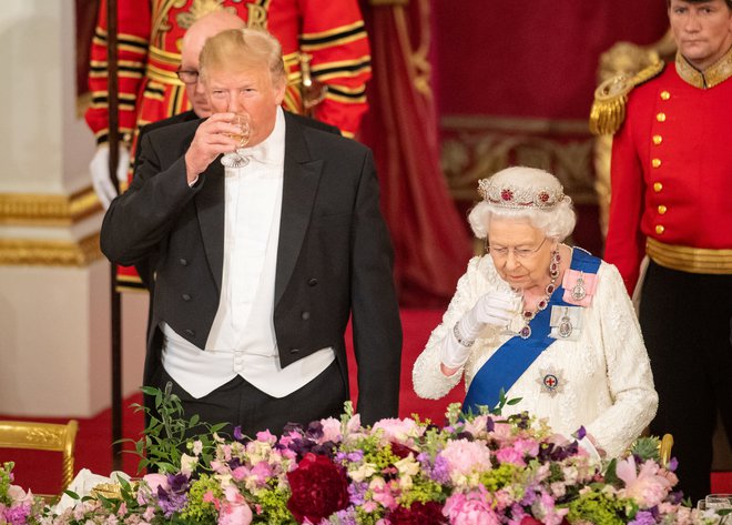 Ameriški predsednik Donald Trump in britanska kraljica Elizabeta II. FOTO: Reuters