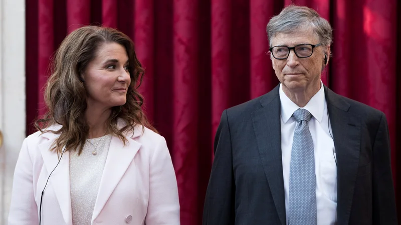 Ustanovitelj Microsofta Bill Gates (levo žena Melinda) je plačal več davkov kot kdorkoli, ampak jih hoče plačati še več. Foto Reuters