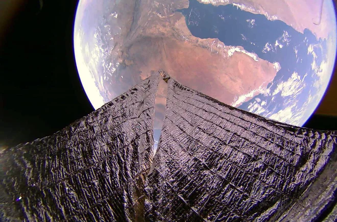 Lightsail bo praviloma deloval do sredine leta, nato bo zgorel v atmosferi. FOTO: Planetary Society
<div>
<div> </div>
</div>
