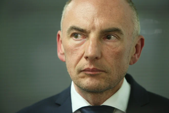 Aleš Šabeder je povedal, da so zdravstveno ministrstvo o potrjenem sumu okužbe obvestili ob 20.44. FOTO: Jure Eržen/Delo