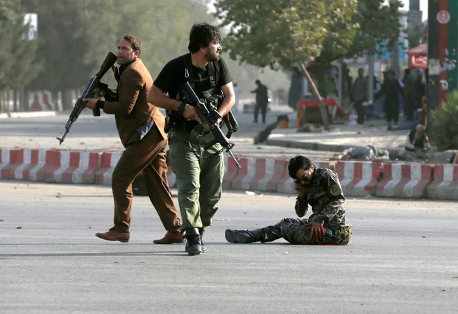 Po nedeljskem samomorilskem napadu v Kabulu.<br />
FOTO REUTERS