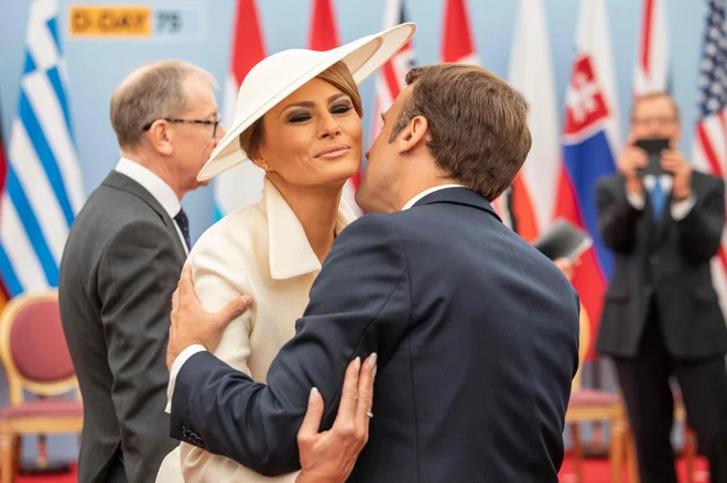 S francoskim predsednikom Emmanuelom Macronom na današnji počastitvi 75. obletnice izkrcanja zaveznikov v Portsmouthu.<br />
Fotografiji AFP
