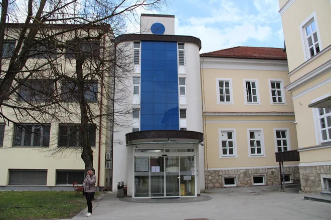V Splošni bolnišnici Brežice je 367 zaposlenih, od tega 75 odstotkov zdravstvenega osebja. Foto Simona Fajfar
