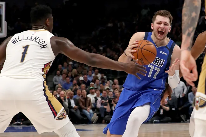 Dončić je v 41 minutah dosegel 30 točk ob 17 skokih in desetih podajah. S tem je še 14. v sezoni prišel do trojnega dvojčka.<br />
Z 22. v karieri pa je presegel rekord Jasona Kidda v dresu teličkov. FOTO: AFP