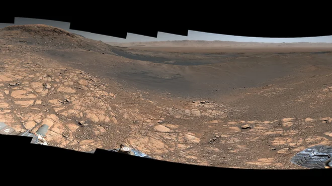 Posamezni posnetki, natančno sestavljeni v celoto, so nastali med 24. novembrom in 1. decembrom lani. FOTO: NASA/JPL-Caltech/MSSS