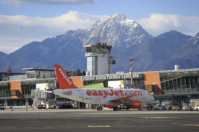 Pri Fraportu Slovenija so upad na področju trgovnega prometa zaznavali že prej, nov virus pa bo verjetno upad še povečal. FOTO: Leon Vidic/Delo