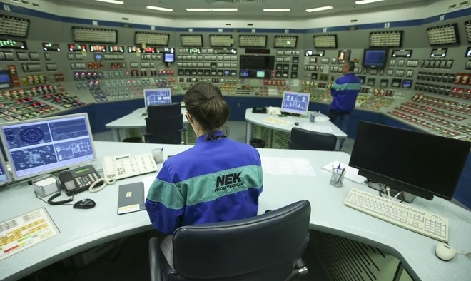 Jedrska energija je stabilna in nizkoogljična, a ima tudi nasprotnike. FOTO: Jože Suhadolnik/Delo