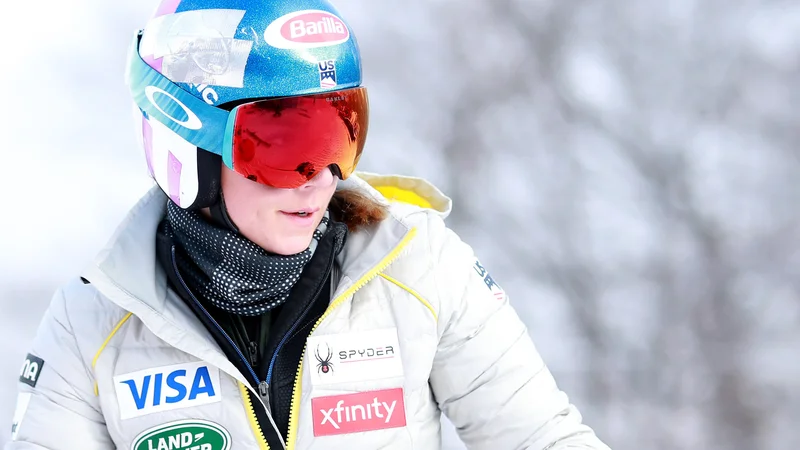 Fotografija: Mikaela Shiffrin pravi, da še ni začela zares žalovati za svojim preminulim očetom. FOTO: AFP