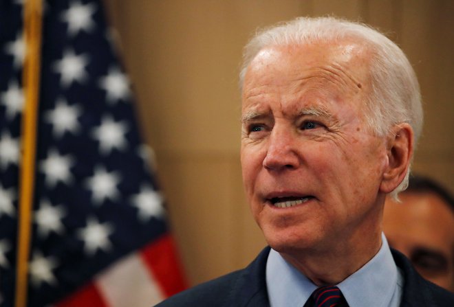 Za demokratskega favorita zdaj velja nekdanji podpredsednik Joe Biden. FOTO: Mike Blake/Reuters