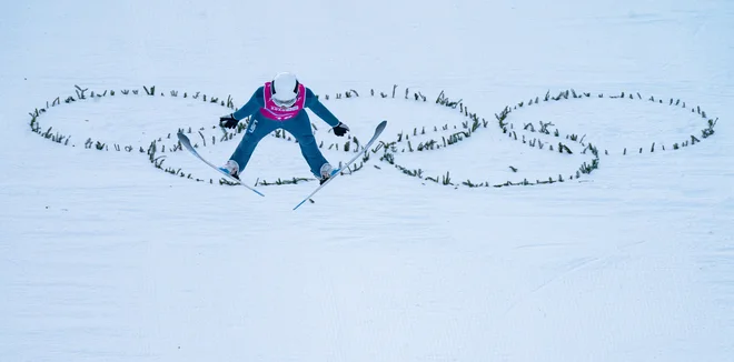 Mark Hafnar se je po srebrni kolajni na mladinskih olimpijskih igrah v Lozani ovenčal še z bronastim odličjem na mladinskem svetovnem prvenstvu v Oberwiesenthalu. FOTO: Reuters