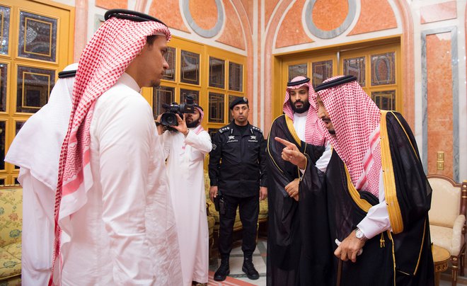Kralj Salman in kronski princ sta sprejela sinova umorjenega novinarja. FOTO: Handout Reuters