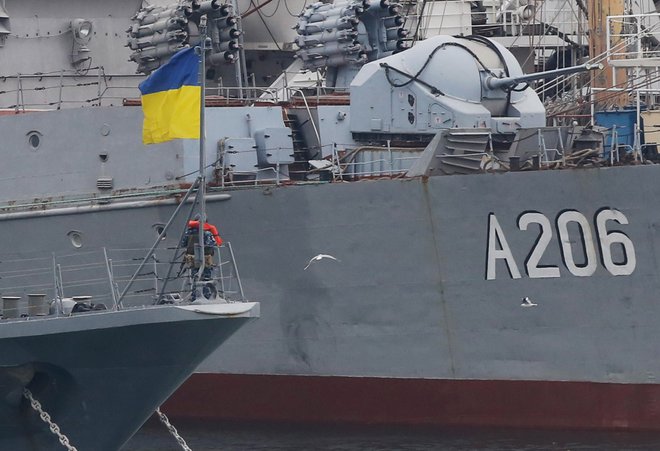 Rusija blizu polotoka Krim zasegla tri ukrajinske vojaške ladje. FOTO: Reuters 