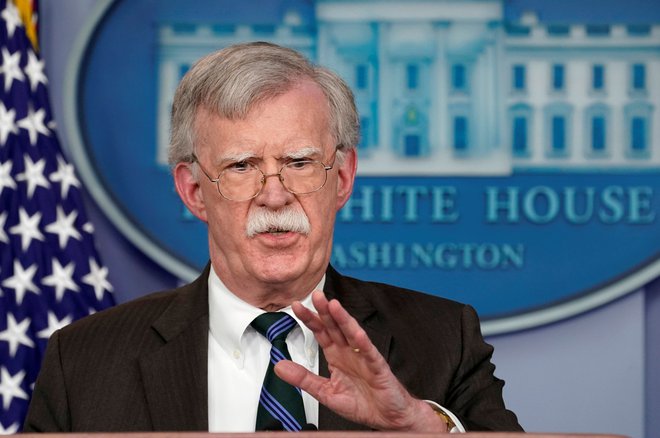 John Bolton miri strasti, nezadovoljstvo in šok zaradi Trumpove napovedi o umiku ameriških vojakov iz Sirije. FOTO: Reuters